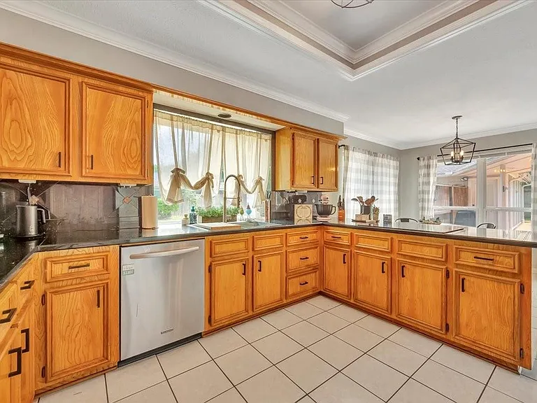 15402 Willow Shores Dr — Photo 25