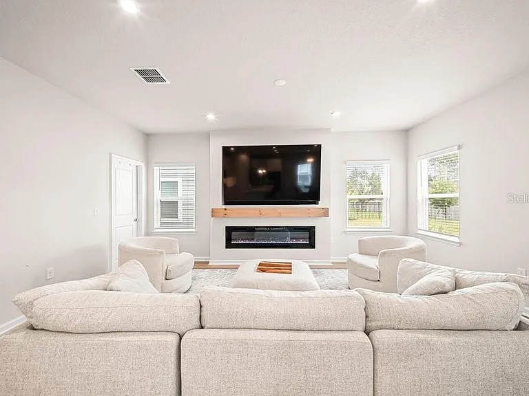 181 Tower Ct — Photo 13