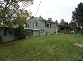 6 Littleton Dr, Hanover, PA 17331