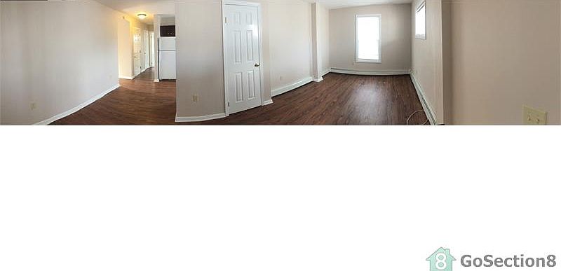 2nd image of 912 E Main St