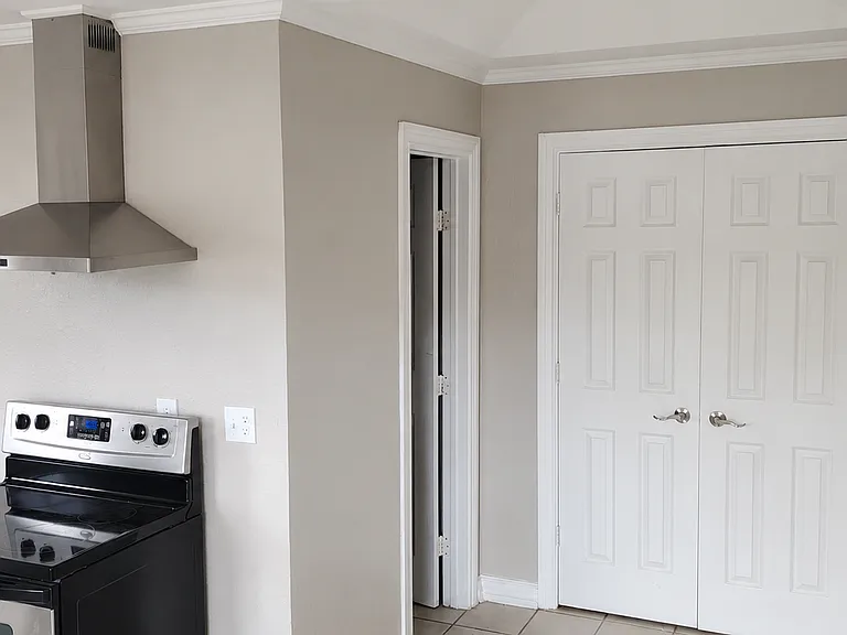1452 Rogers Rd — Photo 4