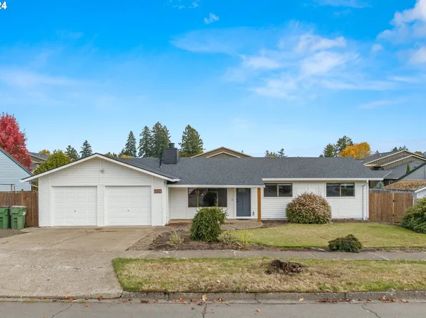 1229 N Pennington Dr, Newberg, OR 97132