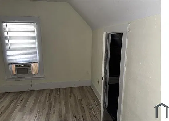 3 bed, 858 sqft, $1,100 — Photo 1