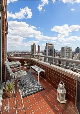 Rented by Douglas Elliman | media 23