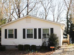 1010 Pinelake Dr, Townville, SC 29689
