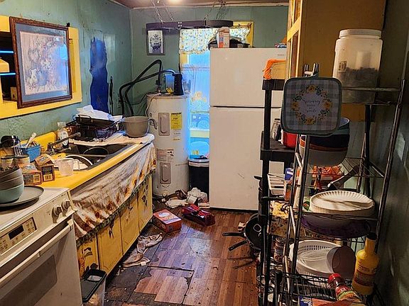 4th image of 1104 N Green St