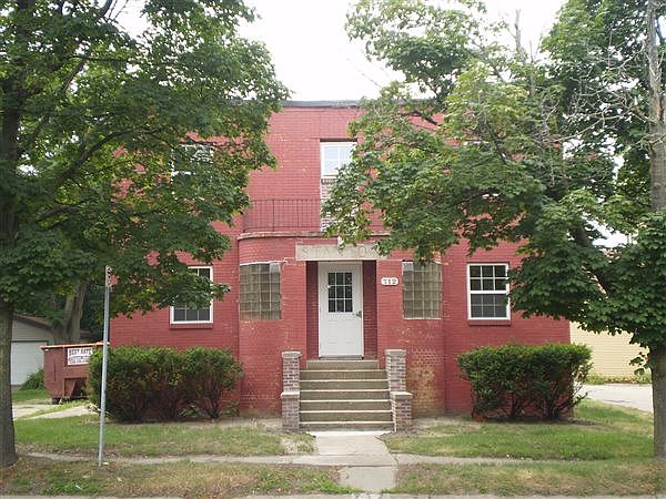 712 S Grand Traverse Ave