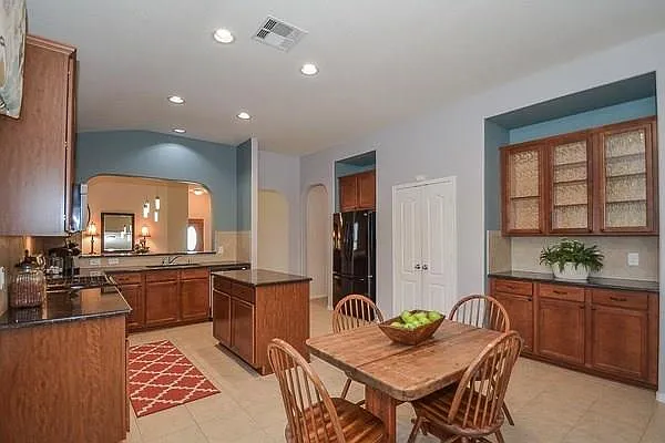 623 W Newport Bnd — Photo 5