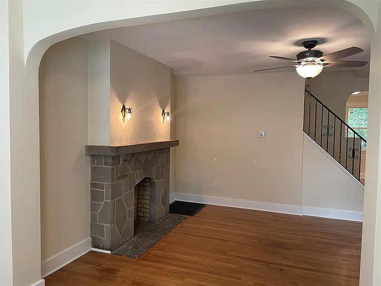 721 Center Ave — Photo 4