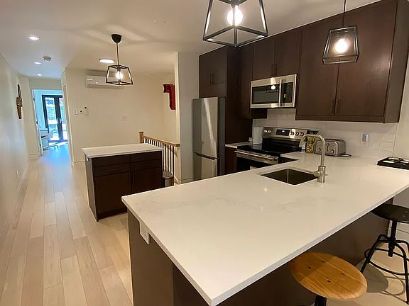 4th image of 232 W 123rd St #G