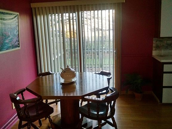 Breakfast dining room