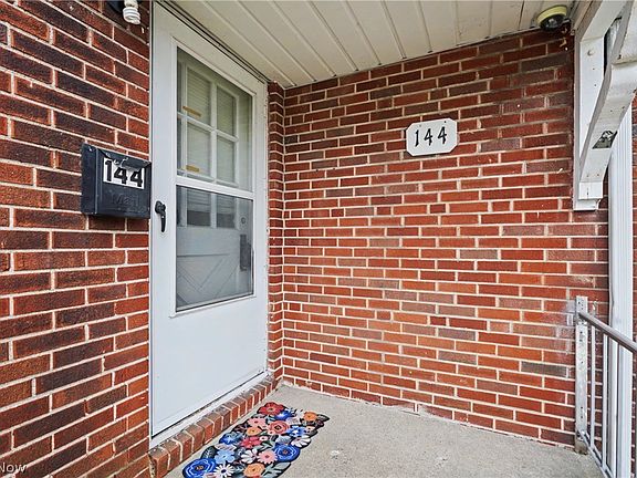 3rd image of 144 Roosevelt Ave