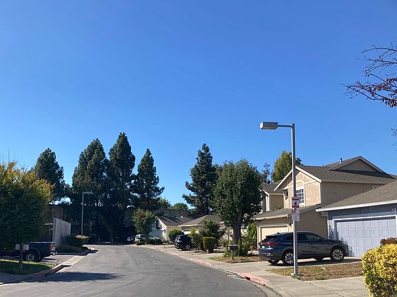 4th image of 530 White Fir Dr