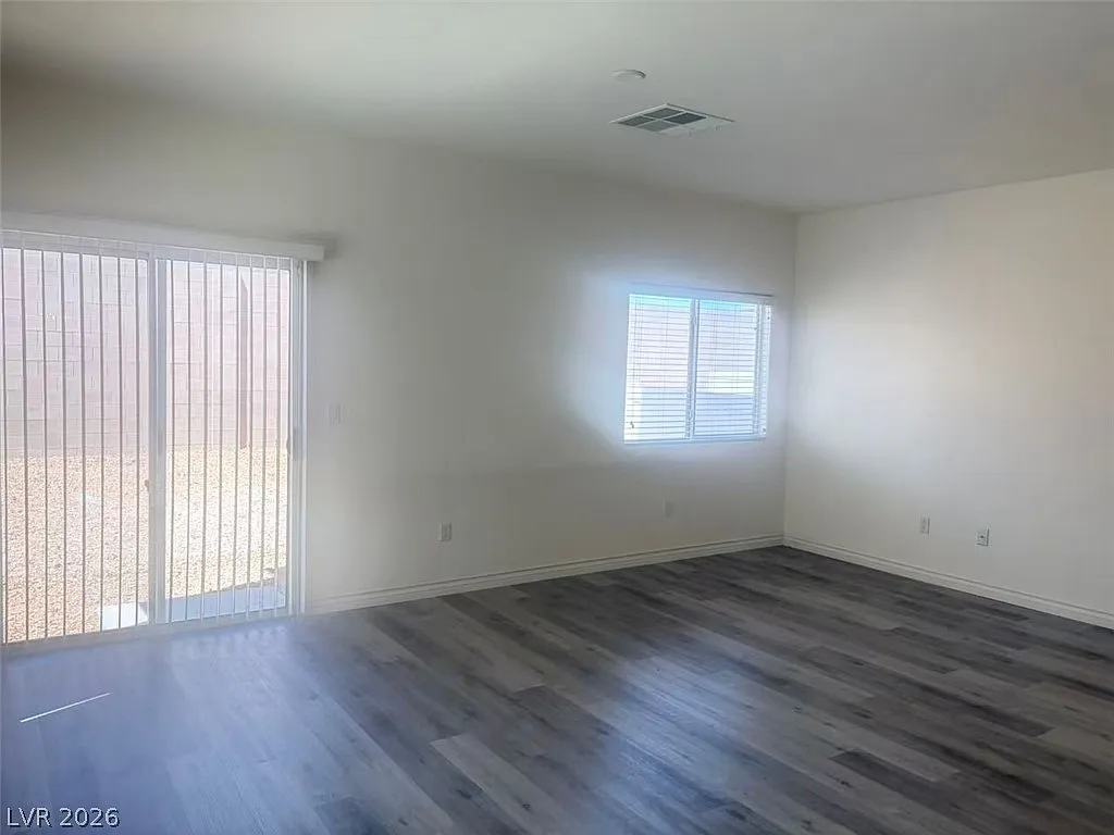 3 bed, 2.5 bath, 1553 sqft, $1,800 — Photo 3