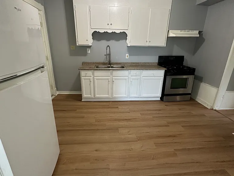1 James Pl #2 — Photo 3