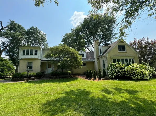 1009 Rawson Bridge Rd, Cary, IL 60013