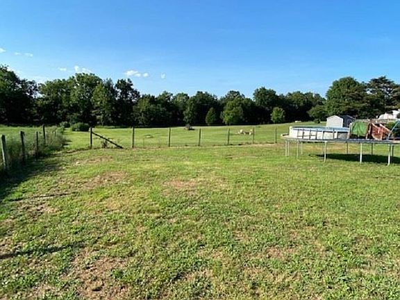 5th image of 407 Ashley Ln