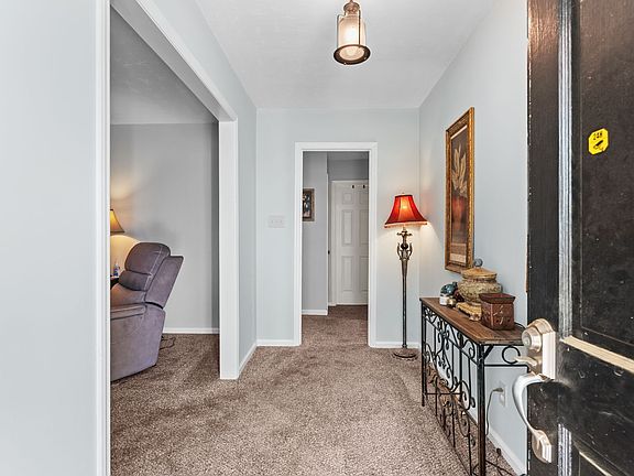 3rd image of 20 Eastdell Rd NE