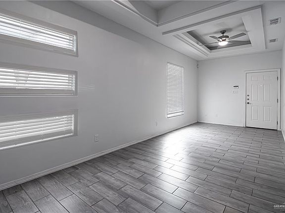 4th image of 444 E Acacia St #3