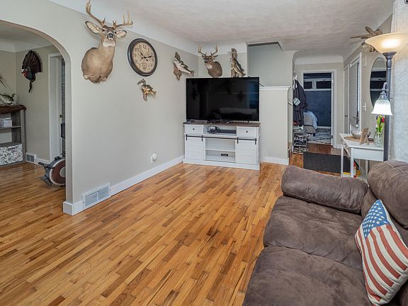 5th image of 109 S Wilmott St