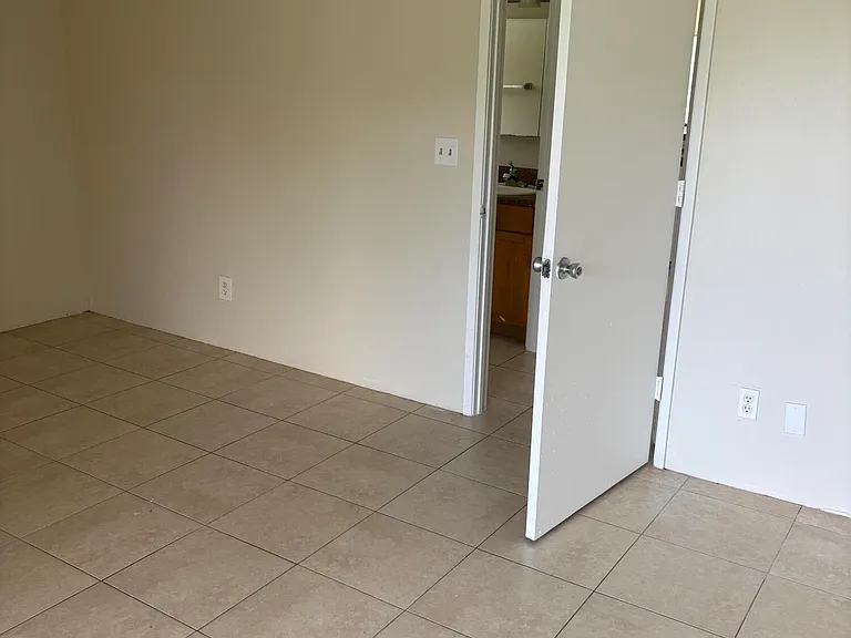1437 Meadows Cir W #1437 — Photo 5