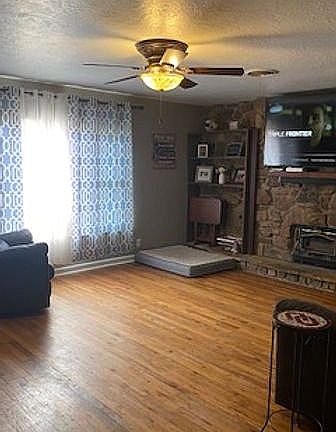 4th image of 714 Avenue E