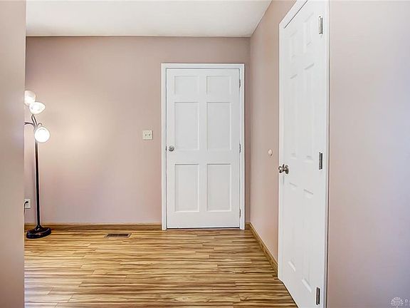 5th image of 817 Albert St