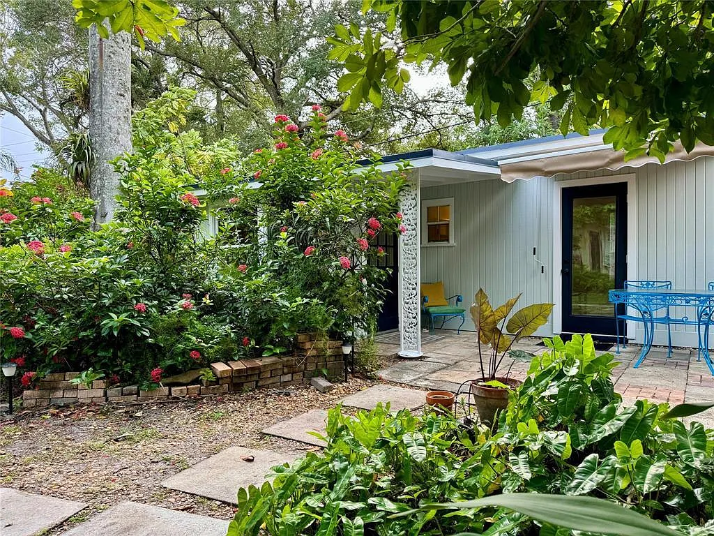 1 bed, 1.0 bath, 600 sqft, $2,400 — Photo 2