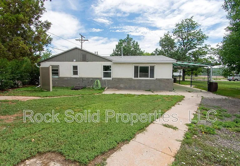 210 Seymour Ave — Photo 4
