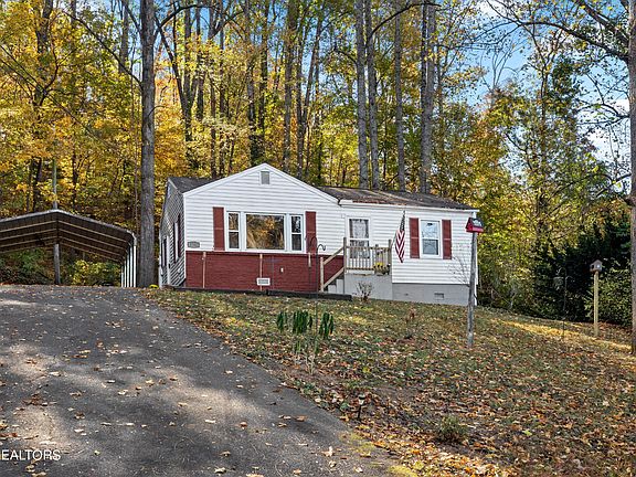 2nd image of 3701 Green Ln