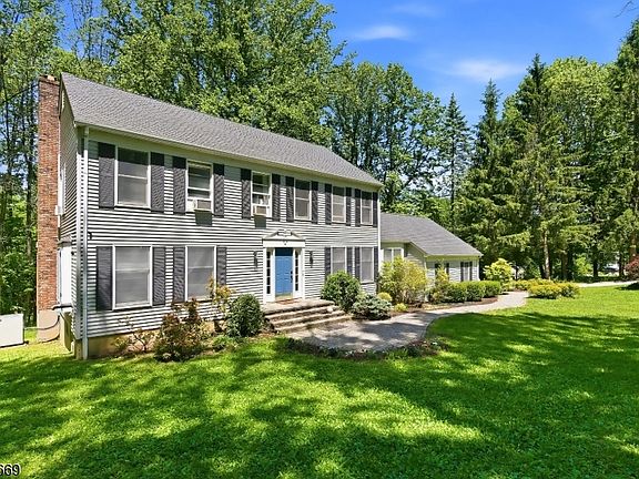 2nd image of 17 Grandview Ter