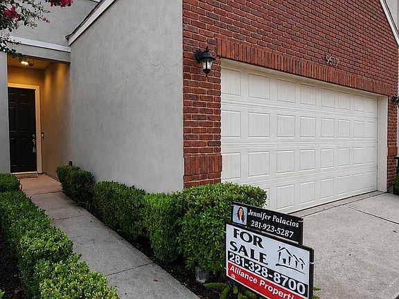 2nd image of 9517 Cedarpost Square St