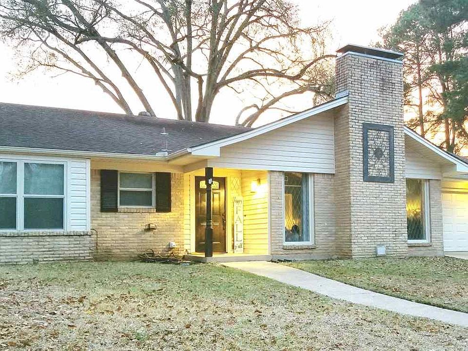 1st image of 2823 Roanoke Ln