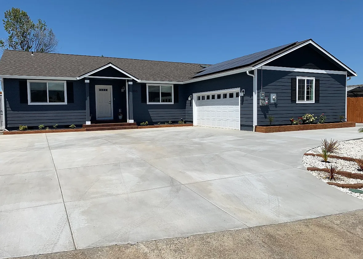 1013 Brandon Way photo 1