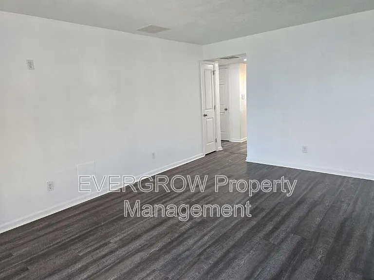 142 N 7th Ave — Photo 12