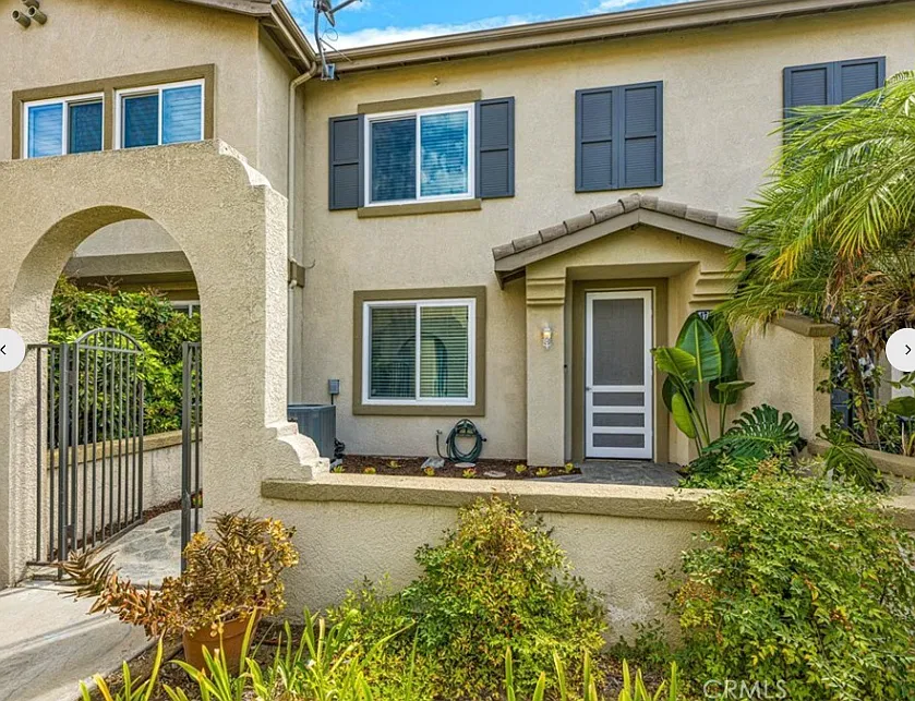 3 bed, 2.5 bath, 1383 sqft, $3,995 — Photo 1