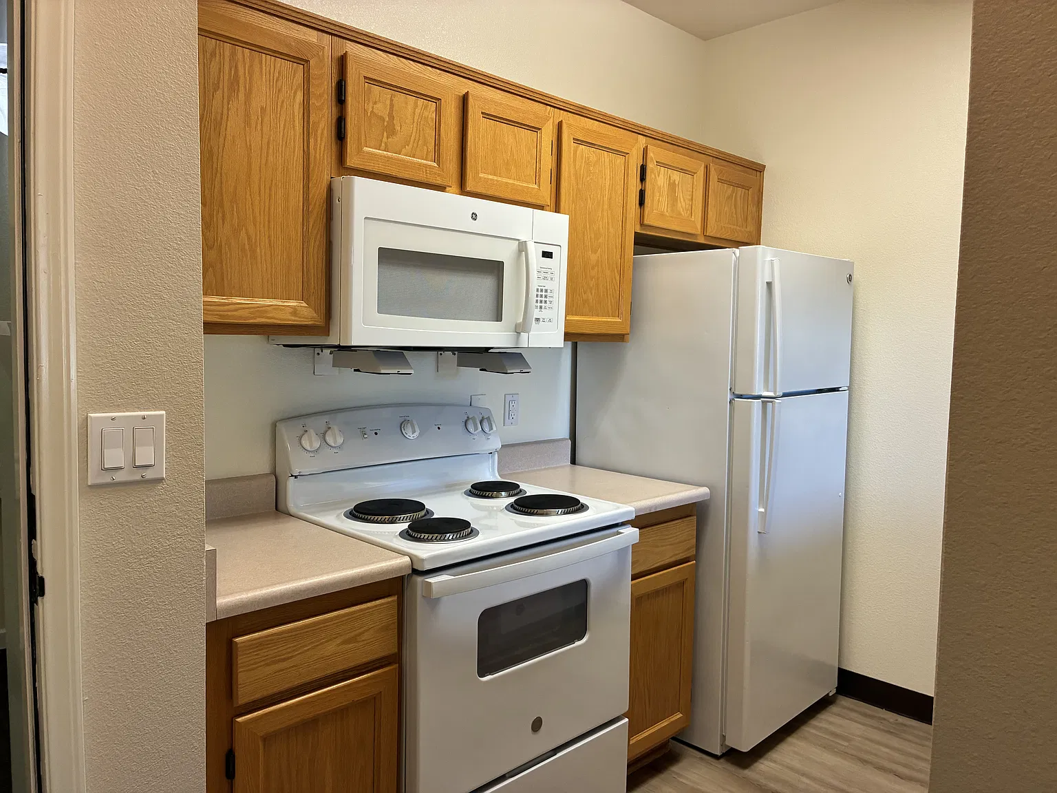 Los Arcos Senior Apartments 55+ — Photo 4