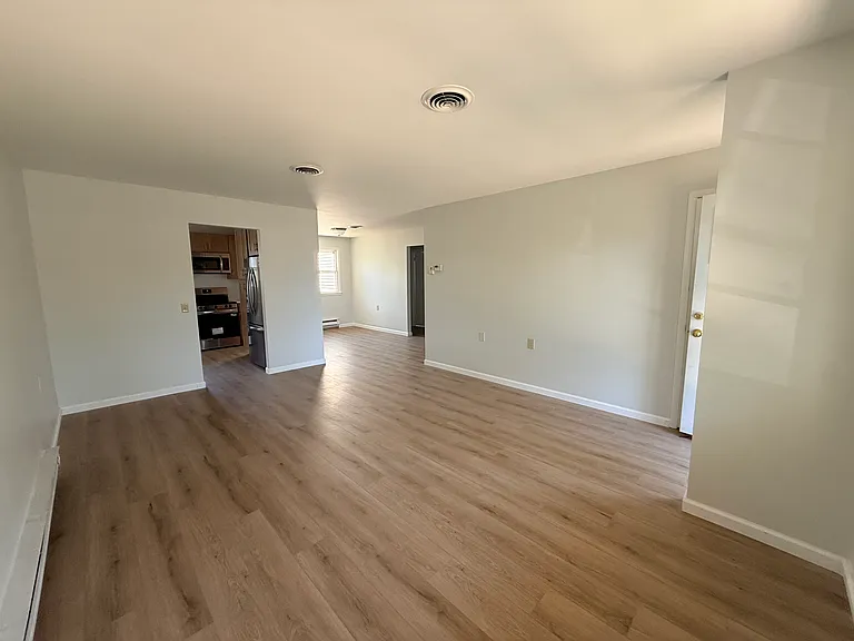 50 Westport Dr — Photo 2