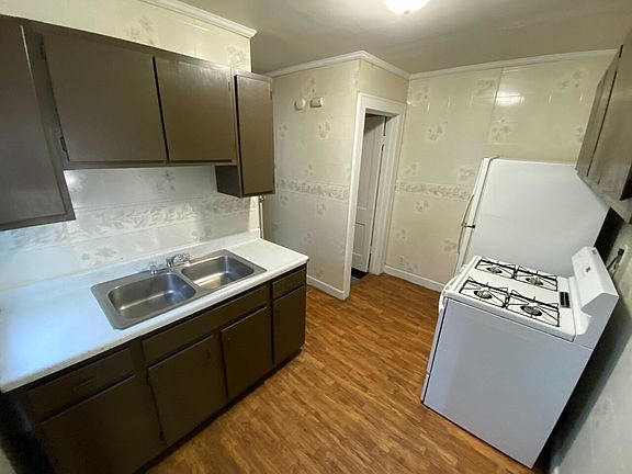 4th image of 810 N Denny St #668768
