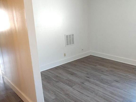 2nd image of 1218 East St