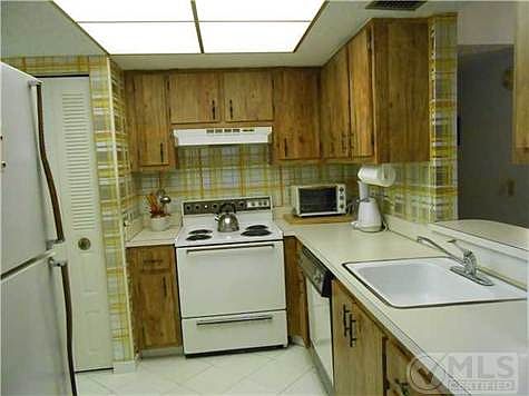 2nd image of 7 Willowbrook Ln APT 203