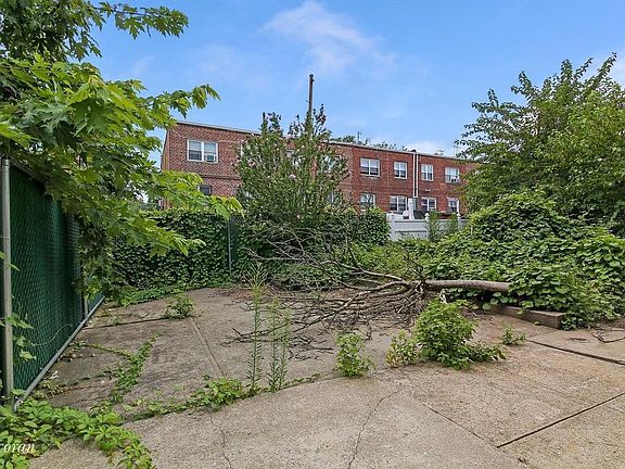 5th image of 732 E 102nd St