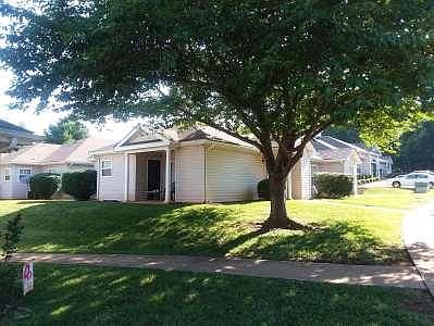 1st image of 109 Oakbrook Dr