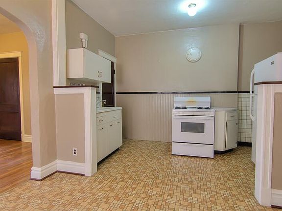 3rd image of 5520 S Grand Blvd