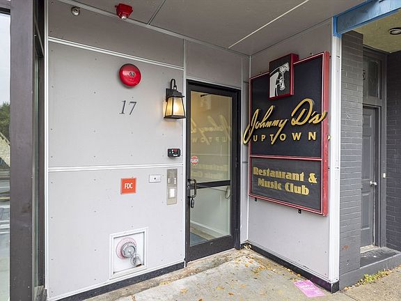 2nd image of 17 Holland St #301