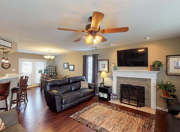 2nd image of 1425 Pheasants Glen Dr