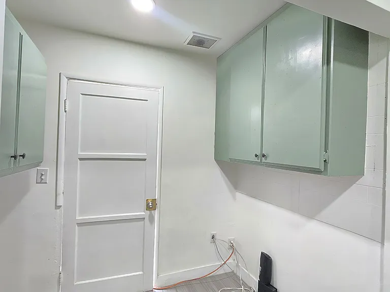 8154 Potter Ave — Photo 5
