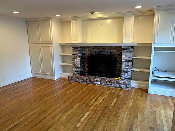 Family room which is adjoined to kitchen