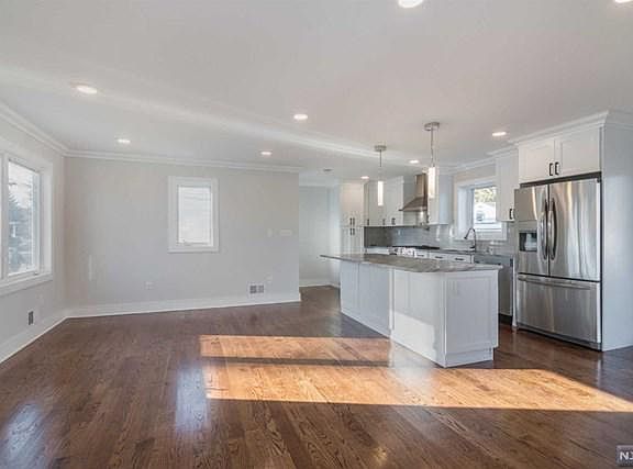 3rd image of 8-35 Forest St