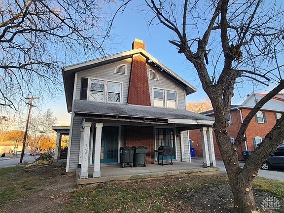 3rd image of 24 W Parkwood Dr
